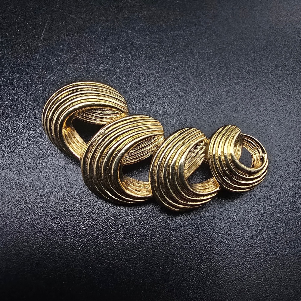 Avon 1989 Ribbon Curl Brooch Gold Tone Loop Swirl Vintage Costume Jewelry